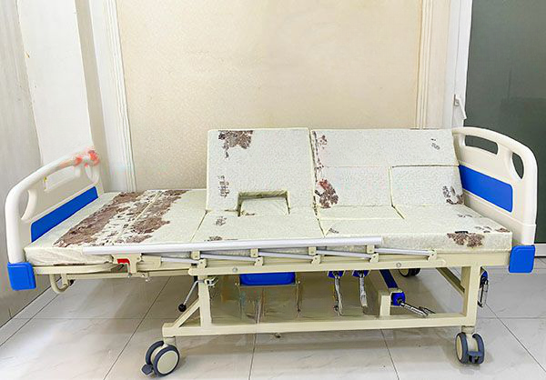 5 Tiêu Chí Vàng Chọn Giường Bệnh Tay Quay 14 Chức Năng Lucass GB-C41 Tốt Nhất Cho Người Bệnh